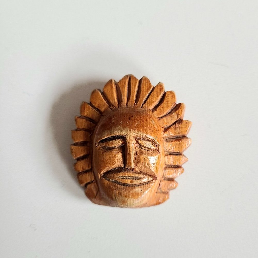 Wooden hand carved tribal brooch from 1940s(?) - Picture 1 of 4